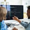 collègues analysant du javascript