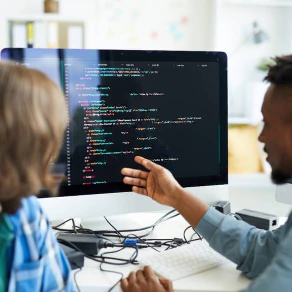collègues analysant du javascript