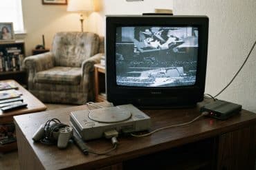 dès 2000, sony voulait connecter la ps1 à internet. retour sur une innovation audacieuse qui s’est vite soldée par un échec.