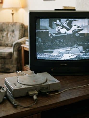 dès 2000, sony voulait connecter la ps1 à internet. retour sur une innovation audacieuse qui s’est vite soldée par un échec.