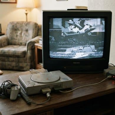 dès 2000, sony voulait connecter la ps1 à internet. retour sur une innovation audacieuse qui s’est vite soldée par un échec.